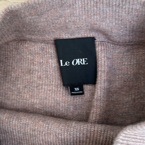 Bandier Le Ore Lodi sweater and pant set - Picture 10 of 11